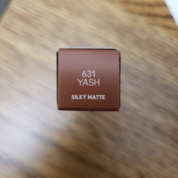 MAC MACximal Matte Lipstick Yash - Picture 2 of 3